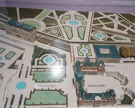 043 Maquette du Domaine royal de Meudon en 1710. Domaine alors à son apogée avec le Château Vieux (à droite), d’époque Renaissance, acquis par Louis XIV en 1695, et...