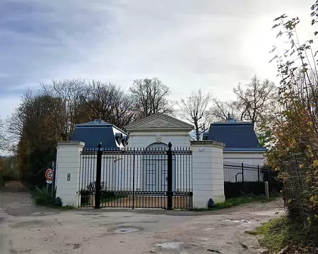 007 Le pavillon d’entrée du château Louis XIV construit entre 2008 et 2011 pour Emad Khashoggi, fondateur de la société COGEMAD, propriété de Mohammed Ben Salmane