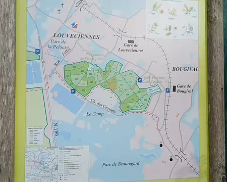009 Carte du bois de Louveciennes (forêt domaniale de Marly). C’est au lieu-dit le Camp (où se situe l’actuel château Louis XIV) qu’étaient installées les...