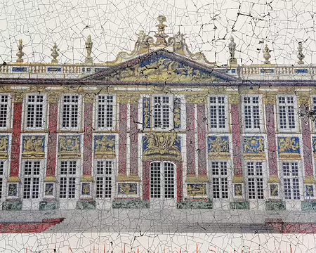 023 La magnifique façade du Pavillon royal peinte en trompe-l’œil d’après les dessins de Charles Le Brun, premier peintre du roi