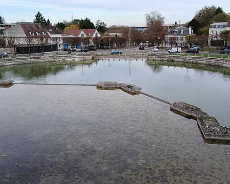 029 L’Abreuvoir est situé à l’extérieur et en contrebas du Domaine de Marly