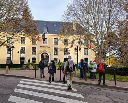 047 L’ancienne maison seigneuriale de Marly (XVIIIème siècle) abrite, depuis 1988, les services administratifs de la mairie. Louis XIV avait installé son chenil...