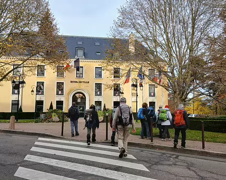 047 L’ancienne maison seigneuriale de Marly (XVIIIème siècle) abrite, depuis 1988, les services administratifs de la mairie. Louis XIV avait installé son chenil...