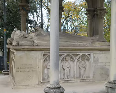 P1220002 Tombeau d'Héloïse et Abélard