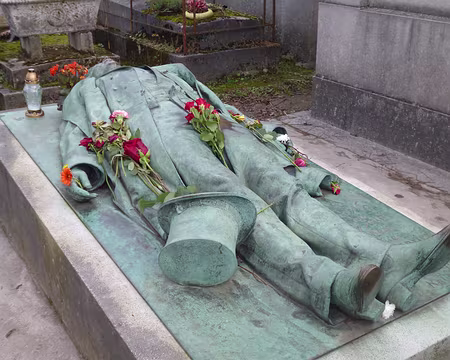 P1220022 Victor Noir, journaliste de 21 ans tué d'un coup de feu par le prince Pierre-Napoléon Bonaparte, cousin de Napoléon III