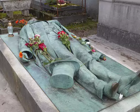 P1220022 Victor Noir, journaliste de 21 ans tué d'un coup de feu par le prince Pierre-Napoléon Bonaparte, cousin de Napoléon III