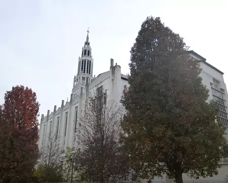 P1220037 Eglise Saint-Jean-Bosco, de style Art Déco (1938). Merci à Nathalie