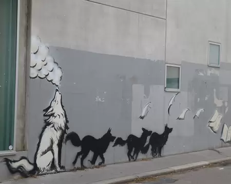 P1220120 Sur le mur de l'école maternelle des Grands Champs