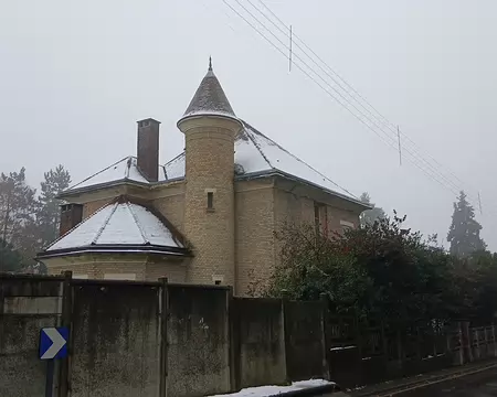 023 Dans la rue Corentin Celton (Saint-Martin-du-Tertre)