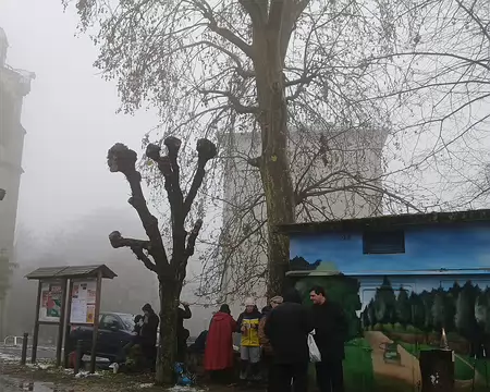 027 Pique-nique au pied de la Tour du Guet