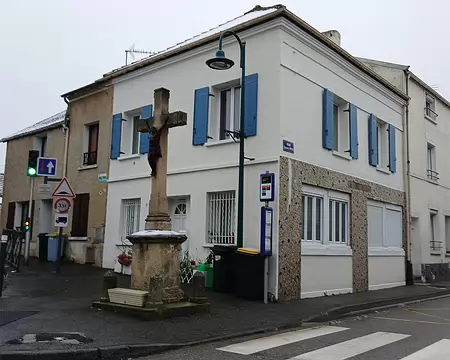 034 Croix au carrefour