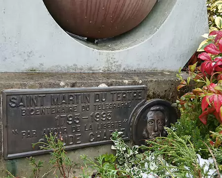 037 Plaque commémorative sur le monument