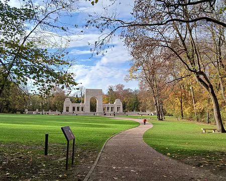 014 Le Mémorial de l’Escadrille La Fayette a été inauguré le 4 juillet 1928, jour de la Fête nationale des Etats-Unis