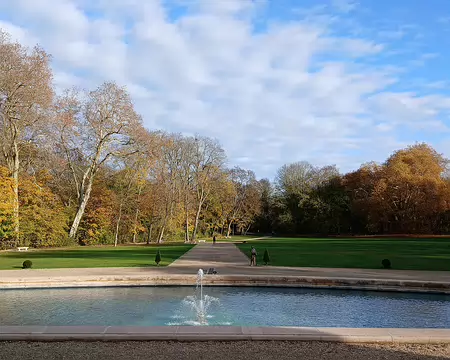 019 Le bassin miroir devant le mémorial