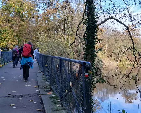 026 Passerelle à l’extrémité de l’étang de Villeneuve