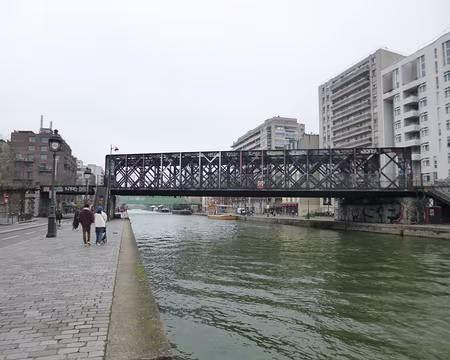 P1220270 ...la passerelle des Ardennes traversant le canal de l'Ourcq