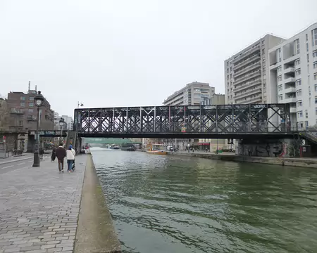 P1220270 ...la passerelle des Ardennes traversant le canal de l'Ourcq