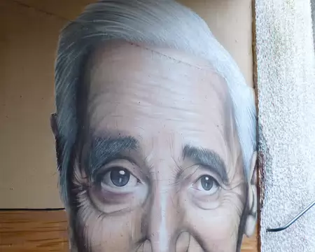 P1220429 Charles Aznavour par l'artiste Rast en gare de Saint-Cyr- l'Ecole