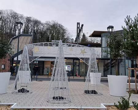 001 Départ de la gare de Saint-Cyr (Yvelines), par la rue Francisco Ferrer, pour une randonnée en boucle de 15 km autour des étangs des sources de la Bièvre