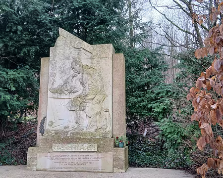 015 Monument commémorant l’exploit de Clément Ader (1841-1925)