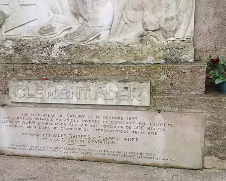 016 Il réalisa le premier vol en avion depuis l’aérodrome de Satory en 1897
