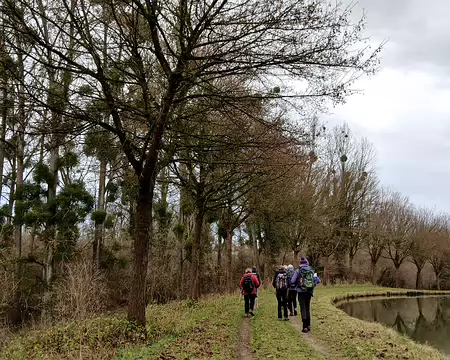 005 Le canal de l’Ourcq prend sa source à Mareuil-sur-Ourcq (Port aux Perches) et se jette dans le canal Saint-Martin à Paris