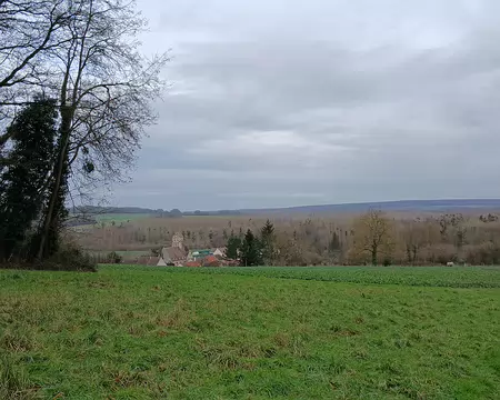 027 Cap à l’est vers le village de Varinfroy dans la vallée de l’Ourcq