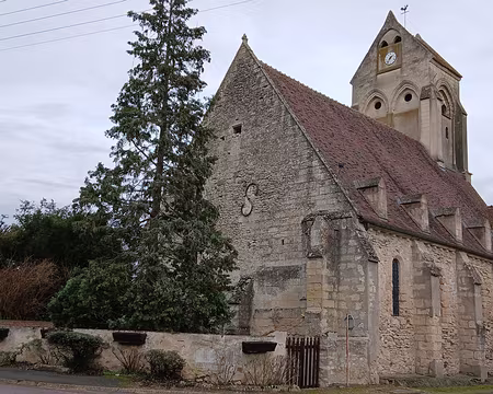 029 L’église Notre Dame de la Nativité avec son clocher en bâtière du XIIIème siècle