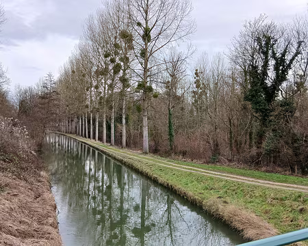 033 Traversée du canal de l’Ourcq au pont de Beauval. A droite du canal, le Marais de Beauval
