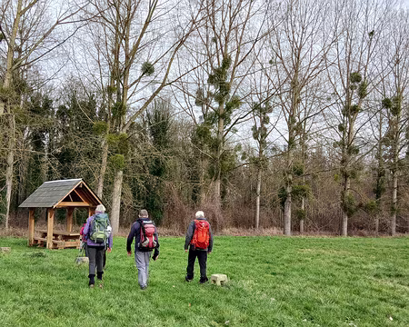 036 Lieu idéal pour une pause au bord du canal (toujours à Neufchelles)
