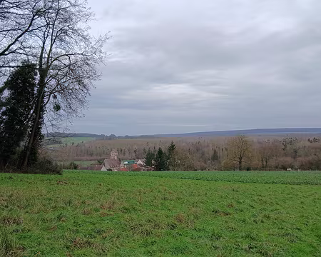 027 Cap à l’est vers le village de Varinfroy dans la vallée de l’Ourcq