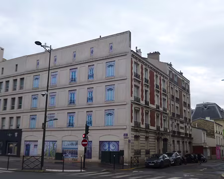 P1220351 Façade de l'immeuble en trompe-l'oeil