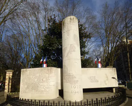 P1220390 Monument aux Morts