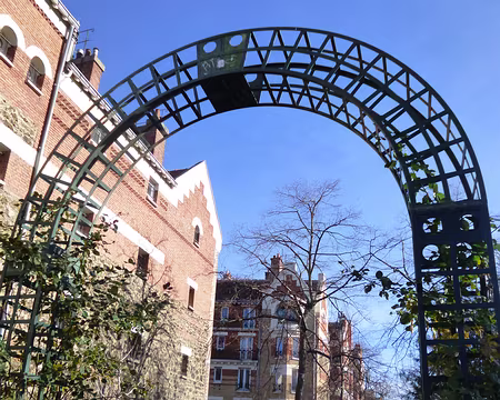 P1220401 La Coulée verte René-Dumont ouverte en 1988 à l'emplacement de l'ancienne ligne de chemin de fer qui reliait la Bastille à la Varenne-Saint-Hilaire depuis...