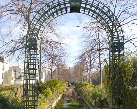 P1220402 ...est piétonnisée sur 5 km de la Bastille à Vincennes