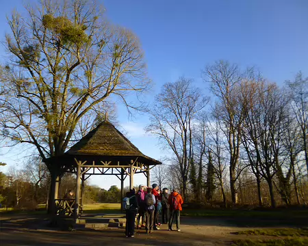P1220424 Kiosque de Gravelle dominant la vallée de la Marne