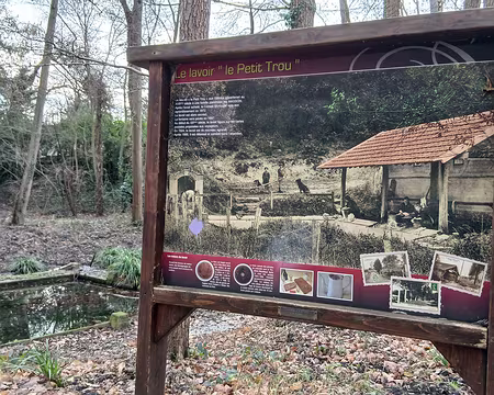 041 Le lavoir le Petit Trou dans le bois de la Cranne