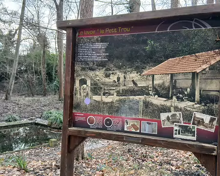 041 Le lavoir le Petit Trou dans le bois de la Cranne