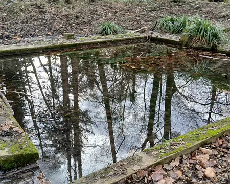 043 Le lavoir est alimenté par le ru Maldroit