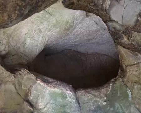 P1220328 ...abri connu depuis 1913 et classé en 1972