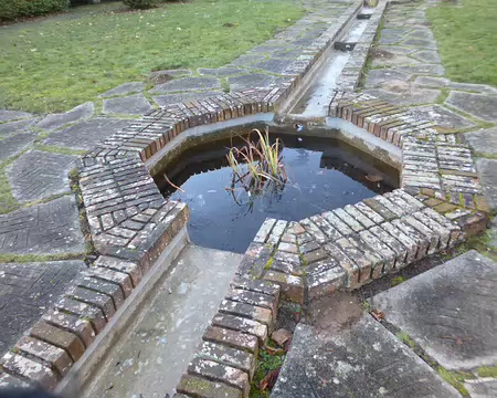 P1220345 ...de même inspiration que celui présent au sein de l'Exposition Universelle des Arts Décoratifs de 1925