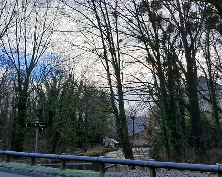 001 La Juine, affluent de l’Essonne, et le moulin de Vaux à Etrechy (Essonne)