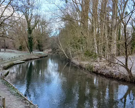 002 Traversée de la Juine à Etrechy, près du moulin de Vaux.