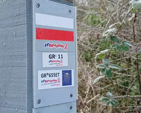 007 Nous suivons le GR 11