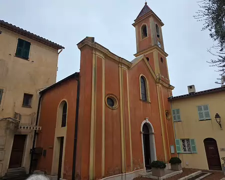 002 L'édifice a été considérablement modifié vers le XIXe siècle.