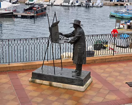 005 Statue de Churchill représenté en train de peindre. Sujet qui lui était particulièrement cher. Elle a été réalisée par le peintre anglais Paul RAFFERTY.
