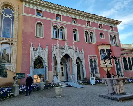 006 La Villa Ephrussi est un magnifique palais entouré de neuf jardins thématiques.