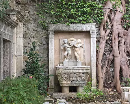 009 Bas-relief dans le jardin lapidaire.
