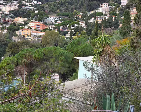 048 Vue partielle sur le Cabanon de Le Corbusier. Fermé pour la visite.