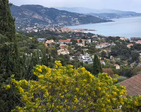 075 Depuis Roquebrune, vue sur Menton et au loin Vintimille.